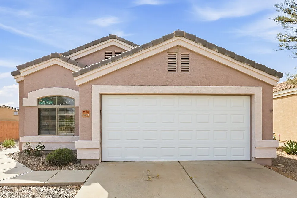 4 bed, 2.0 bath, 1534 sqft, $2,045 — Photo 1