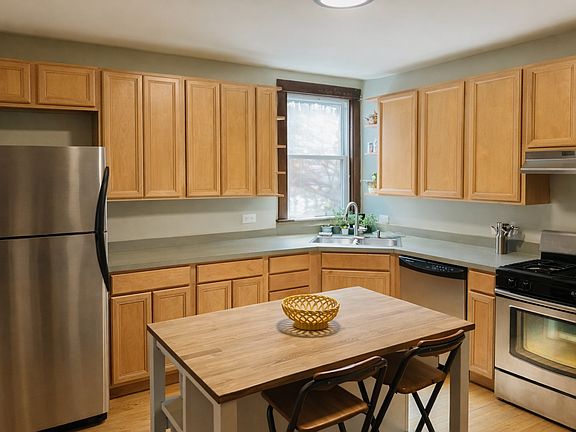 2nd image of 3907 N Claremont Ave #2