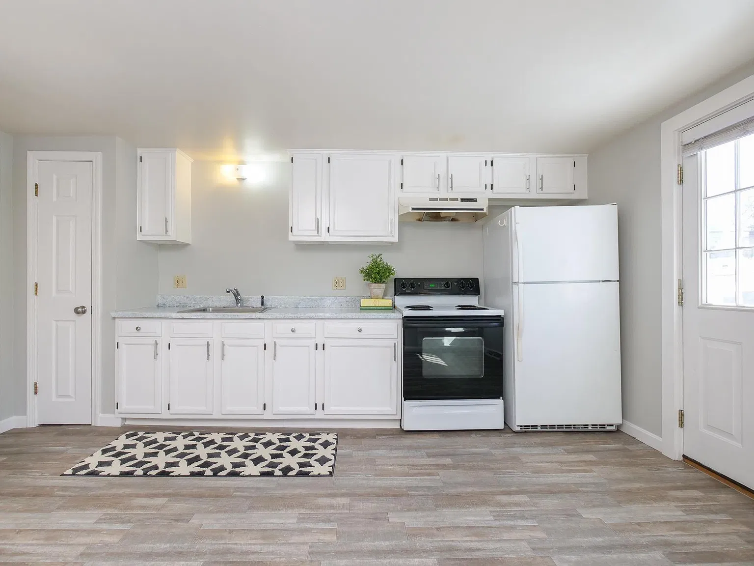 2 bed, 729 sqft, $2,100 — Photo 1