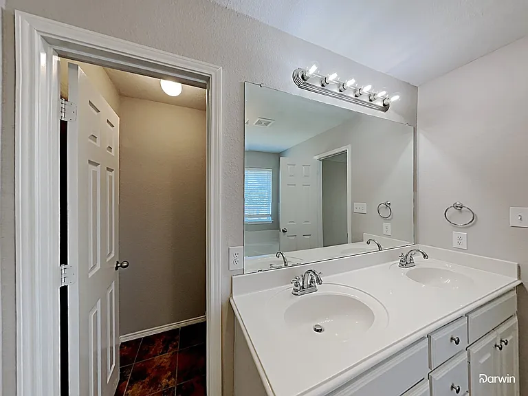 632 Hutchins Dr — Photo 10