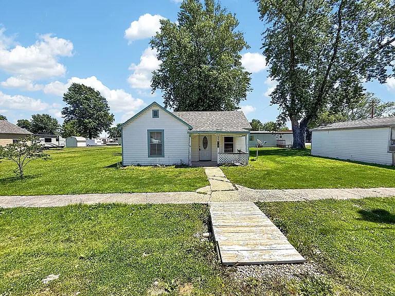 216 Rollins St — Photo 32