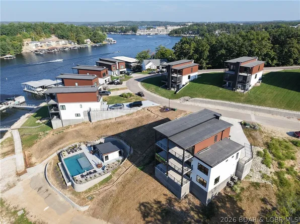 135 Forest Lake Cir, Lake Ozark, MO 65049