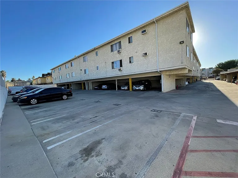 8800 Cedros Ave #111 — Photo 38