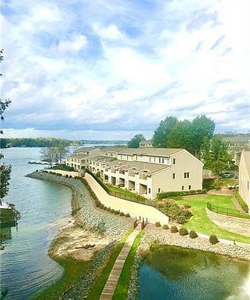 3rd image of 14616 Waterside Dr