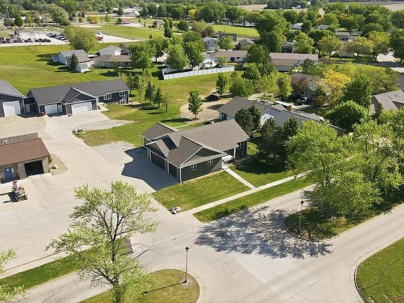 4th image of 123 Carroll Blvd