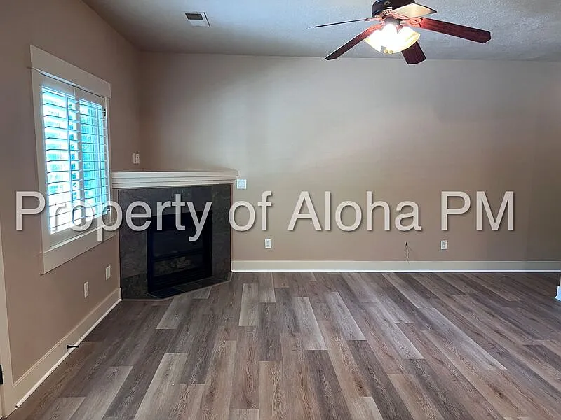 3 bed, 2.5 bath, 1700 sqft, $2,151 — Photo 2