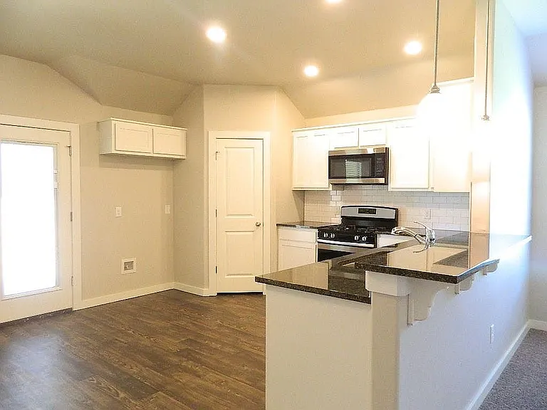 1025 Creekside Dr — Photo 6