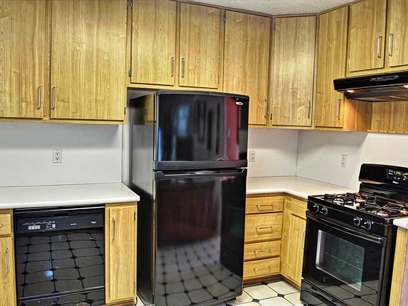 2nd image of 2742 De Forest Ave
