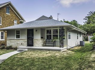 316 E Windsor Dr, Waukesha, WI 53186