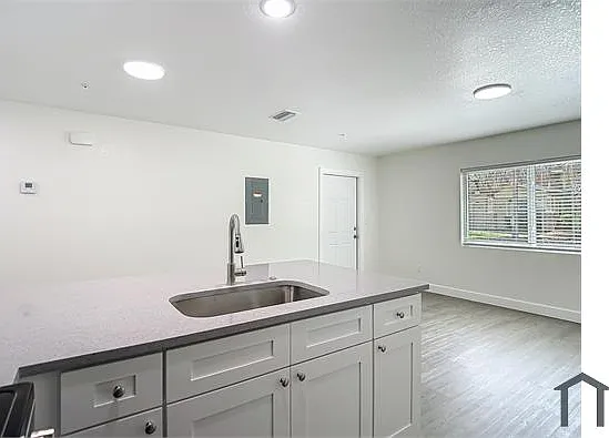 401 E Boyer St #6 — Photo 13