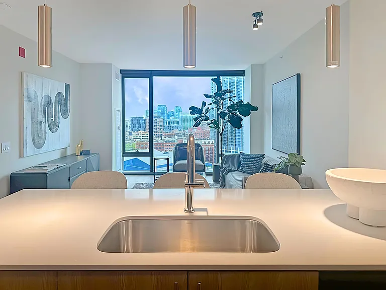 345 N Canal St #907 — Photo 3