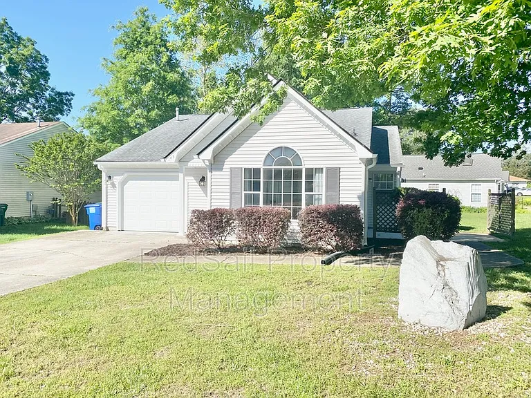 145 Bridle Ln — Photo 2
