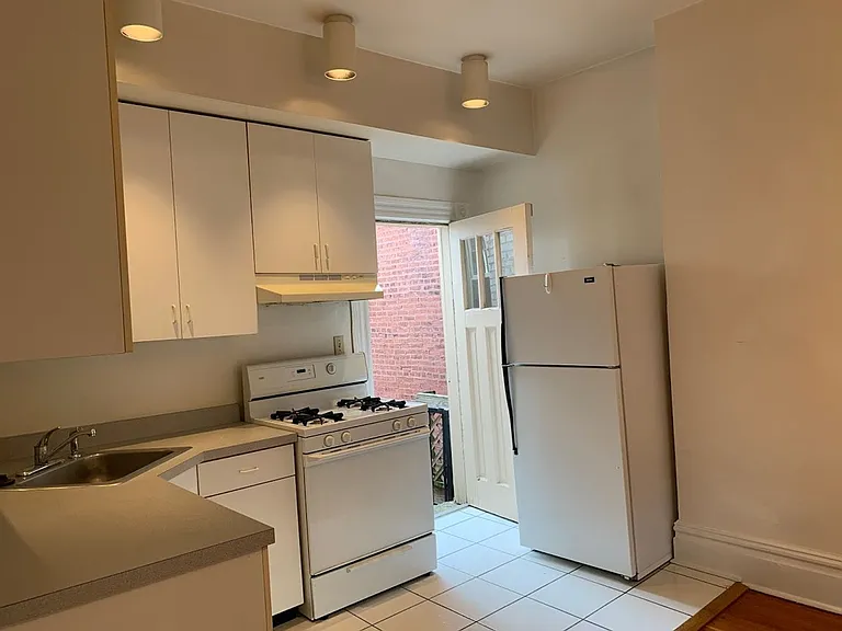 5431 Howe Street — Photo 12
