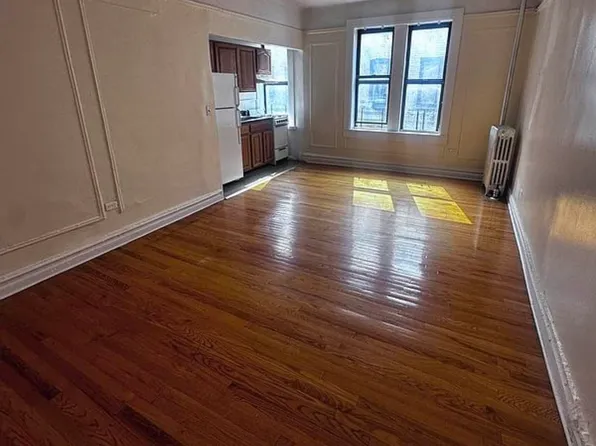 581 Academy Street image 1 of 4