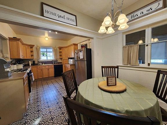 Eating Area with view towards Kitchen