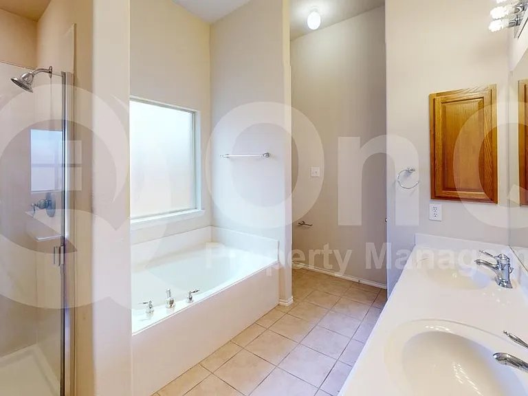 10514 Saint Georges Dr — Photo 15