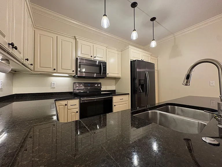 702 Bennett St #D — Photo 5