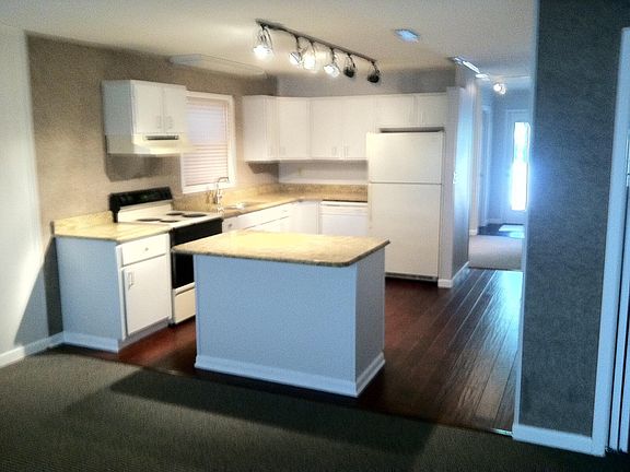 2nd image of 715 Bayshore Dr