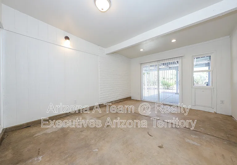 9530 E 42nd St — Photo 6