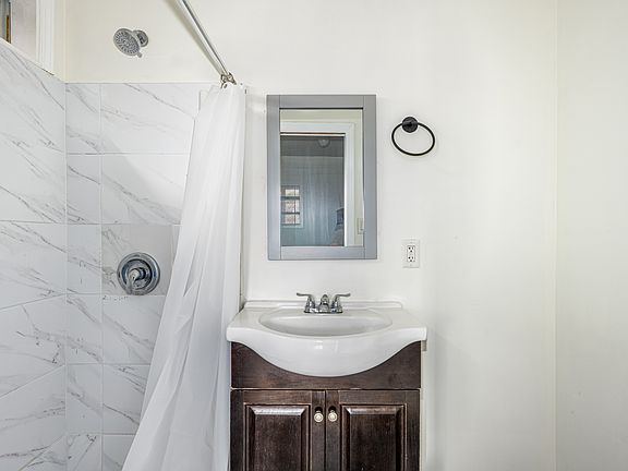 4th image of 6477 1/4 Lexington Ave