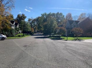 25 Greene St, Mahwah, NJ 07430