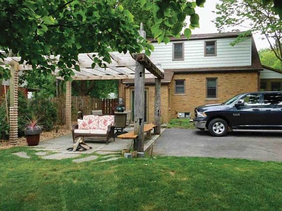 Back patio, pergola, fire pit, parking