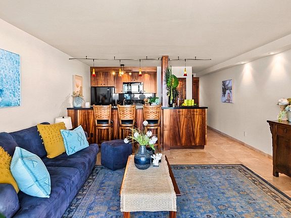 5th image of 75-5888 Alii Dr APT D17