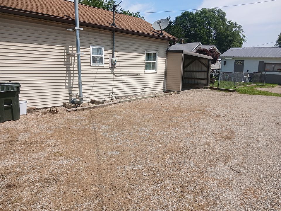2nd image of 2255 Whitman St