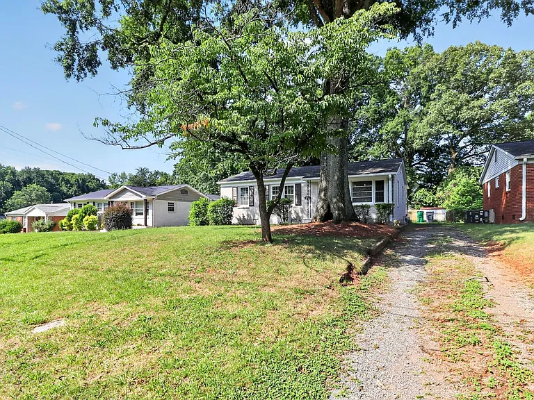 4820 Charleston Dr — Photo 17