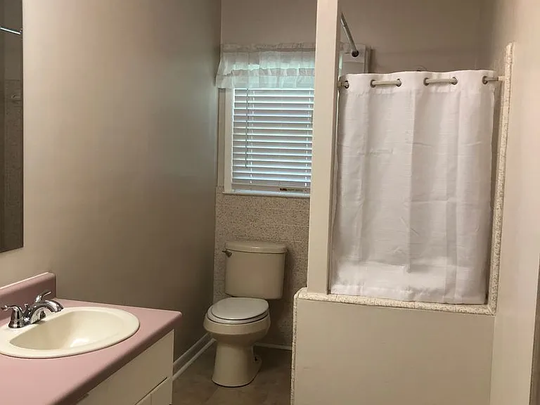 880 Locke Dr — Photo 11
