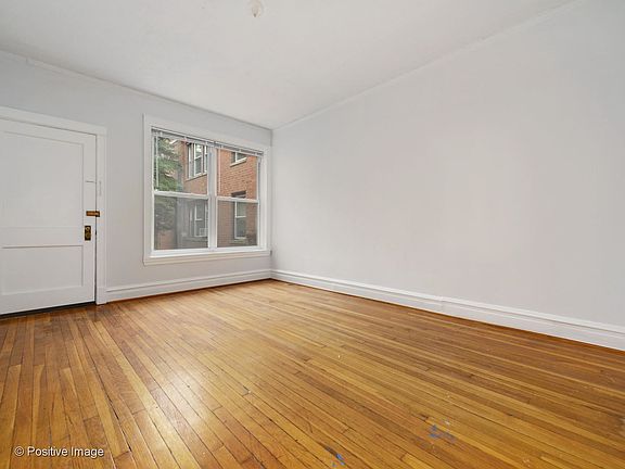 3rd image of 1318 W Elmdale Ave #1