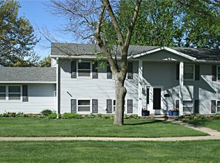 1702 W Grandview Dr, Knoxville, IA 50138
