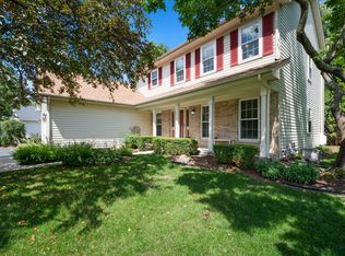 2755 Bluewater Cir, Naperville, IL 60564
