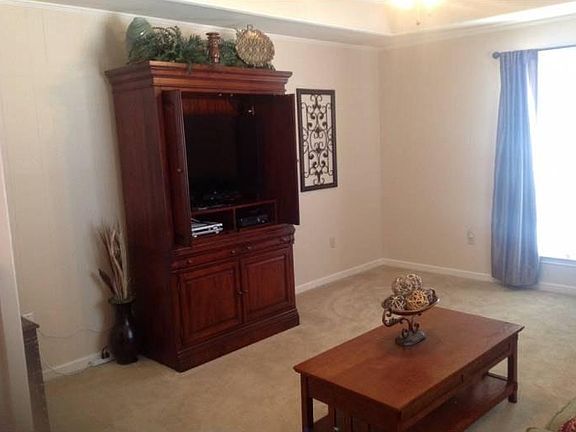 Spacious den, Now has laminate floors instead of carpet