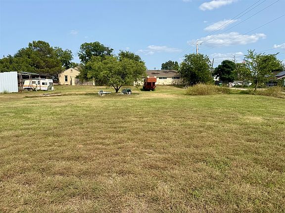4th image of E Leslie St