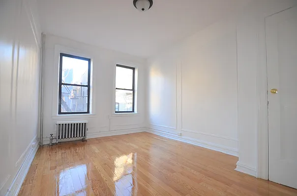 Rented by CITY SKYLINE REALTY INC | media 14