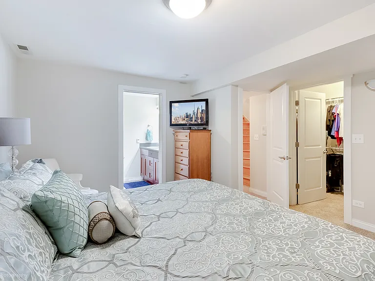 3702 N Hermitage Ave #1 — Photo 11