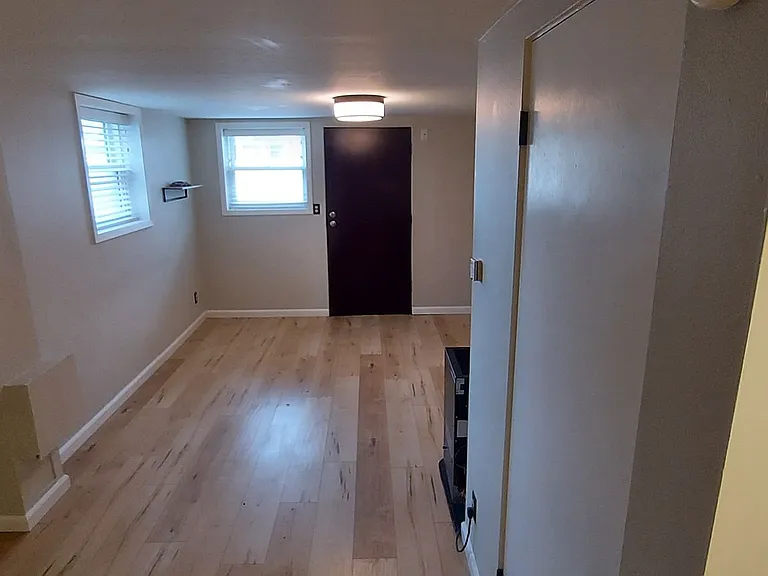1233 & 1235 S 5th St W — Photo 12