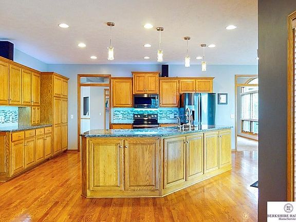 5th image of 5619 N 165th St