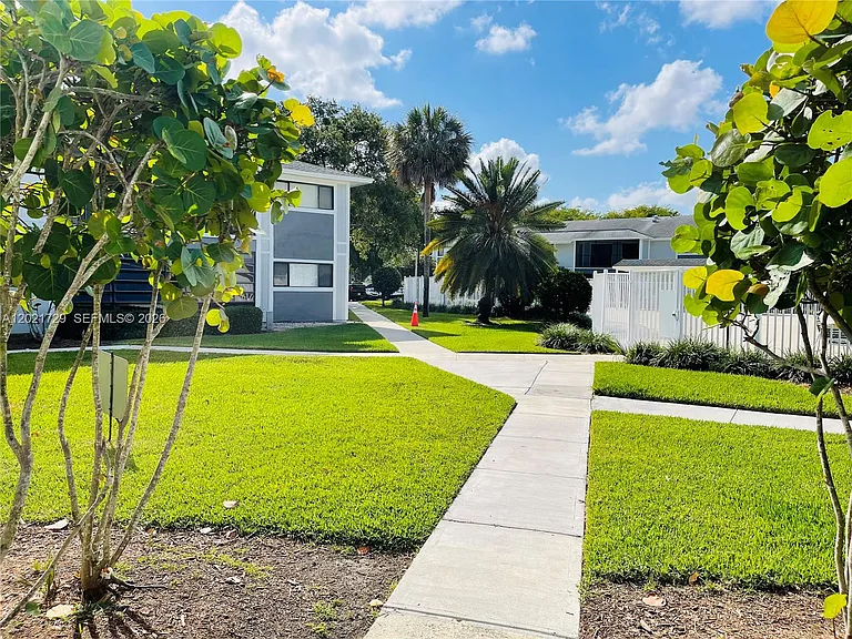 9715 Hammocks Blvd #103 — Photo 33