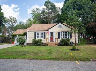 90 Normandy Dr, Warwick, RI 02886