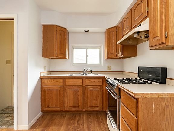 2nd image of 203 Glenview Dr