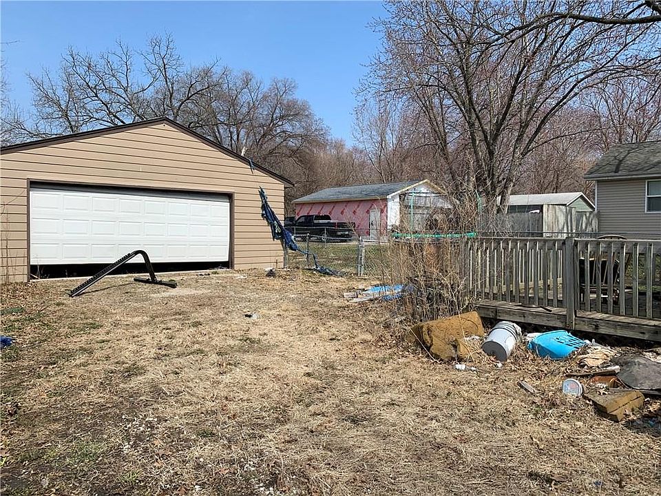 2nd image of 2940 E Washington Ave