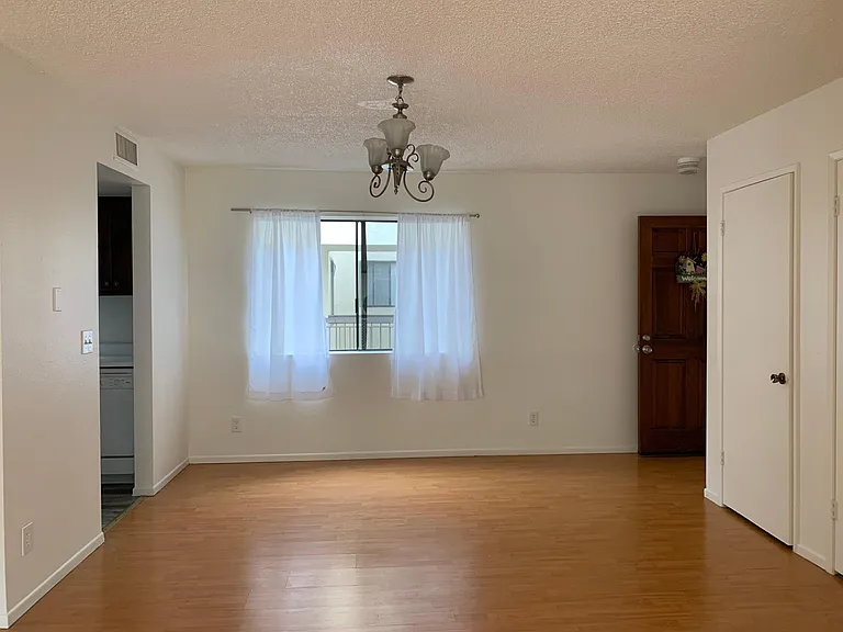 814 E Windsor Rd #107 — Photo 3