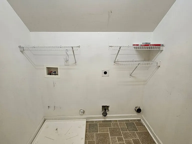 208 Burning Tree Ln — Photo 26