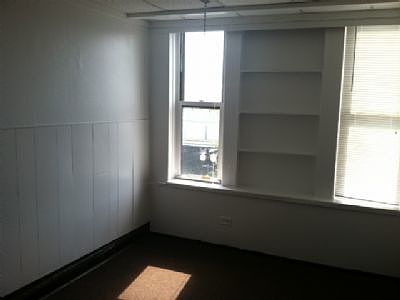 2nd image of 930 W Belmont Ave APT 303