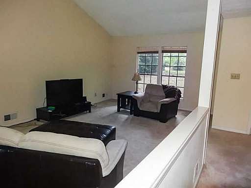3rd image of 3689 Woodglen Ct