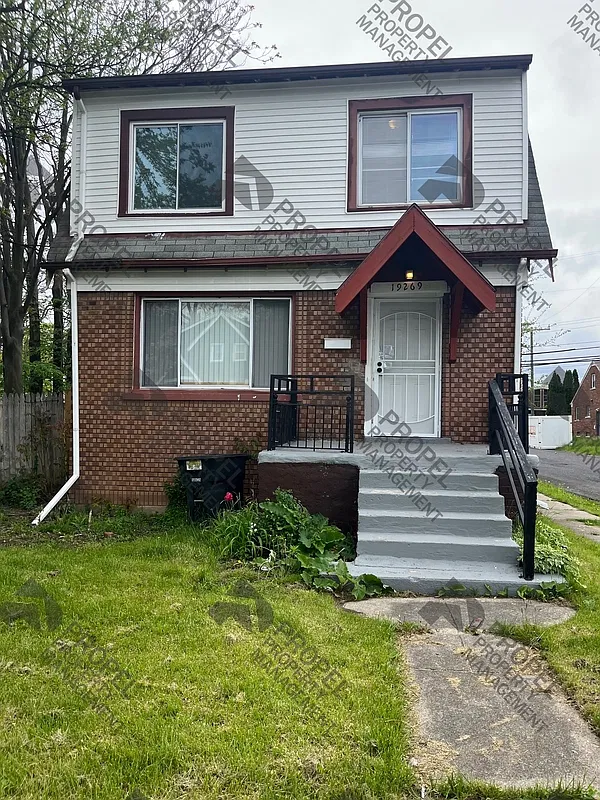 3 bed, 1.0 bath, 1144 sqft, $1,100 — Photo 1