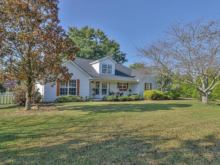 1236 Hunters Point Ln — Photo 2