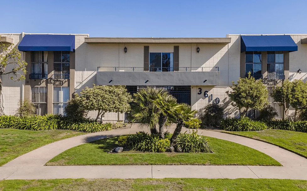 Lido Apartments - 3610 Midvale Ave — Photo 4